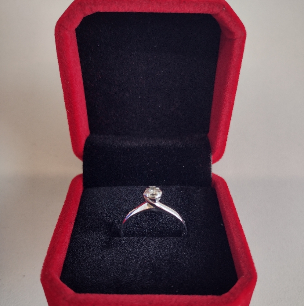 White Gold Diamond ring - Picture 2 of 2